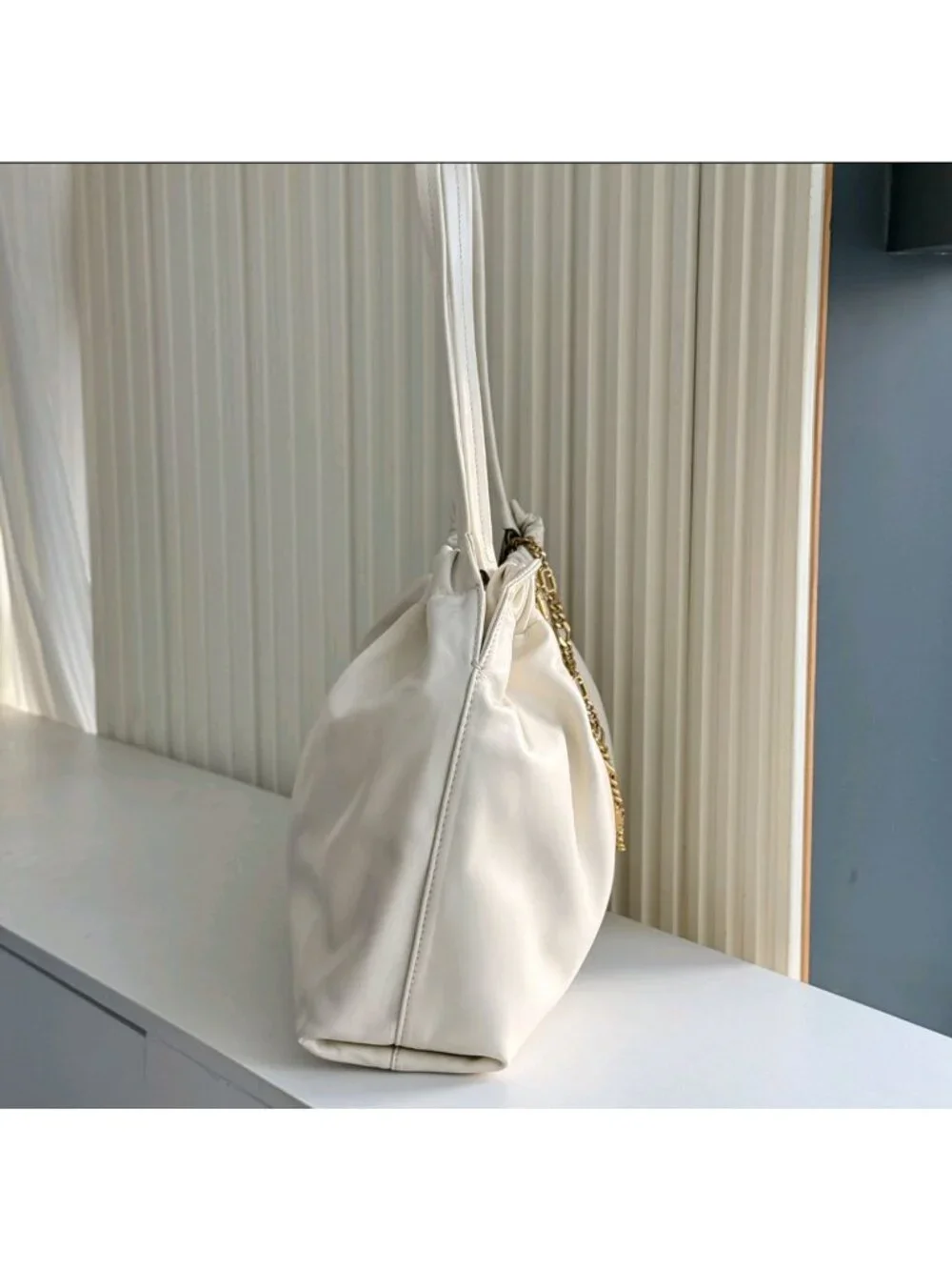 Marc Jacobs The Cristina Chain-Embellished Drawstring Leather Tote Ivory OS